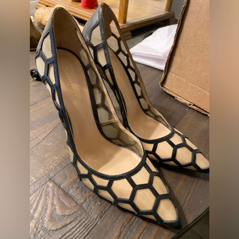 Giuseppe Zanotti RARE Honeycomb Heels 37 NEVER WORN